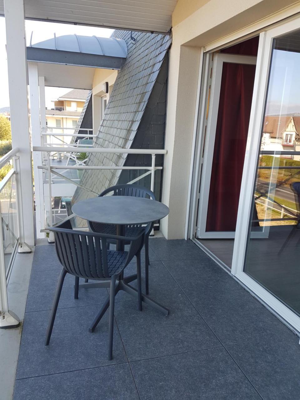 Domitys Le Carrousel Aparthotel Кабур Екстериор снимка
