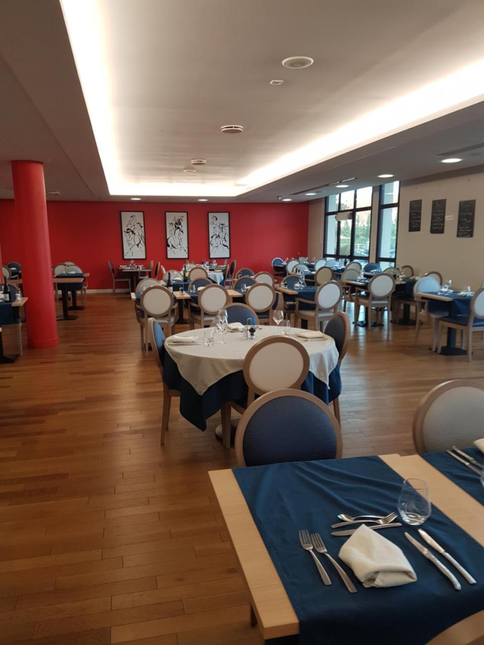 Domitys Le Carrousel Aparthotel Кабур Екстериор снимка